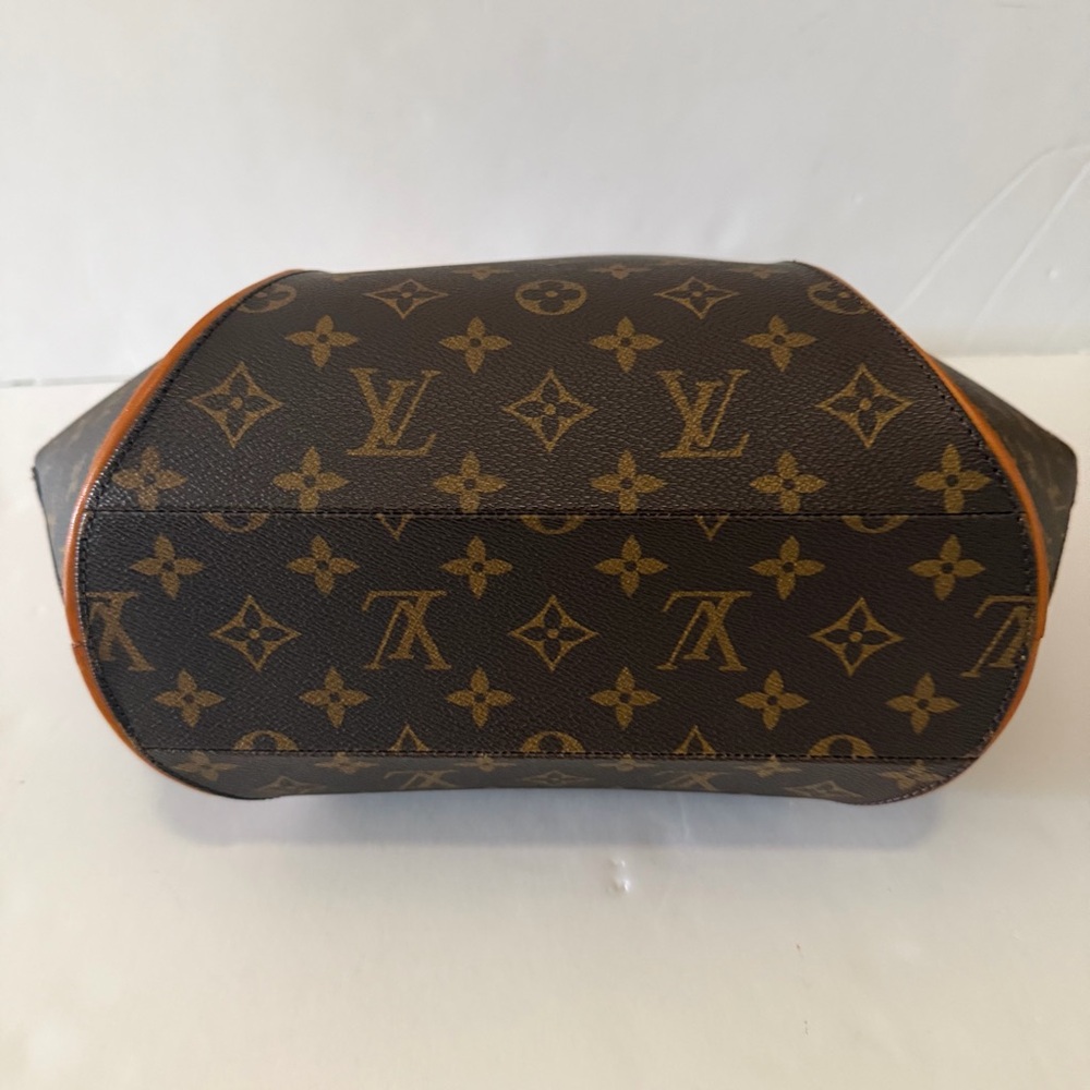 Louis Vuitton Monogram Ellipse - Picture 4 of 16